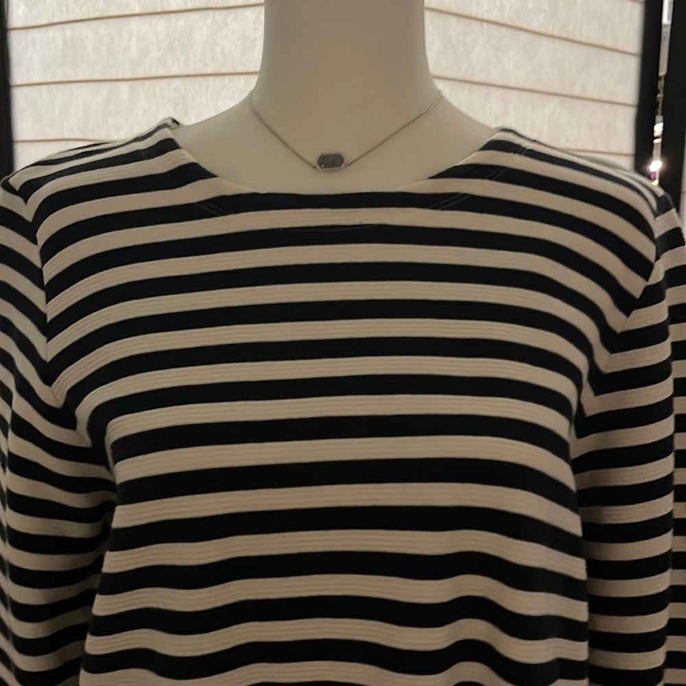 Gorgeous Vineyard Vines shift dress